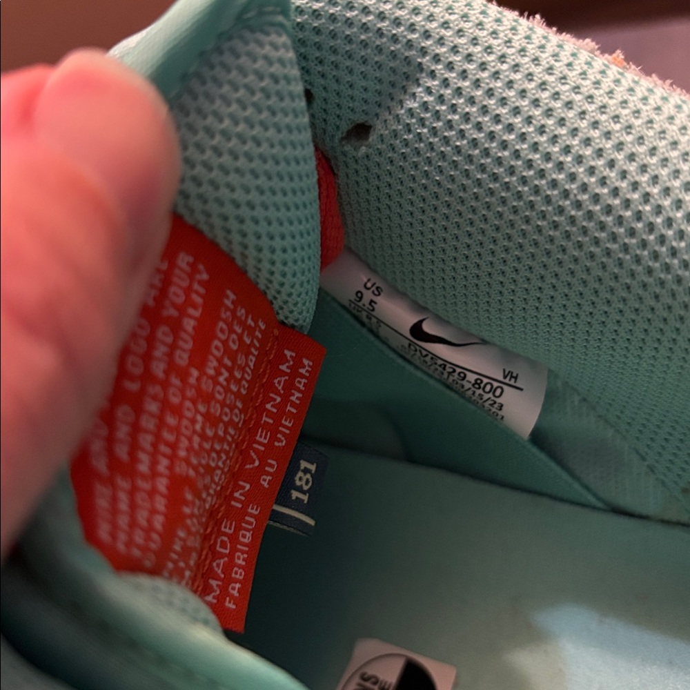 Nike men’s SB dunk low pro prm
Orange/aqua emerald rise - Picture 2 of 4